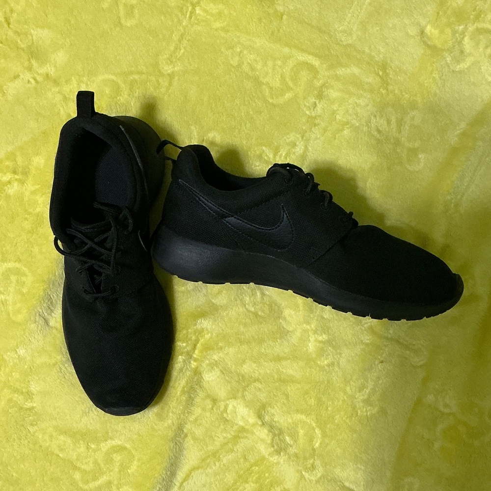 Nike Ladies All-Black Sneakers 6.5